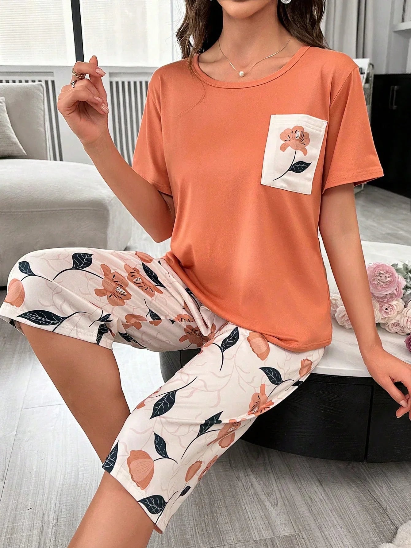 Pijama Feminino Capri e Blusa Floral