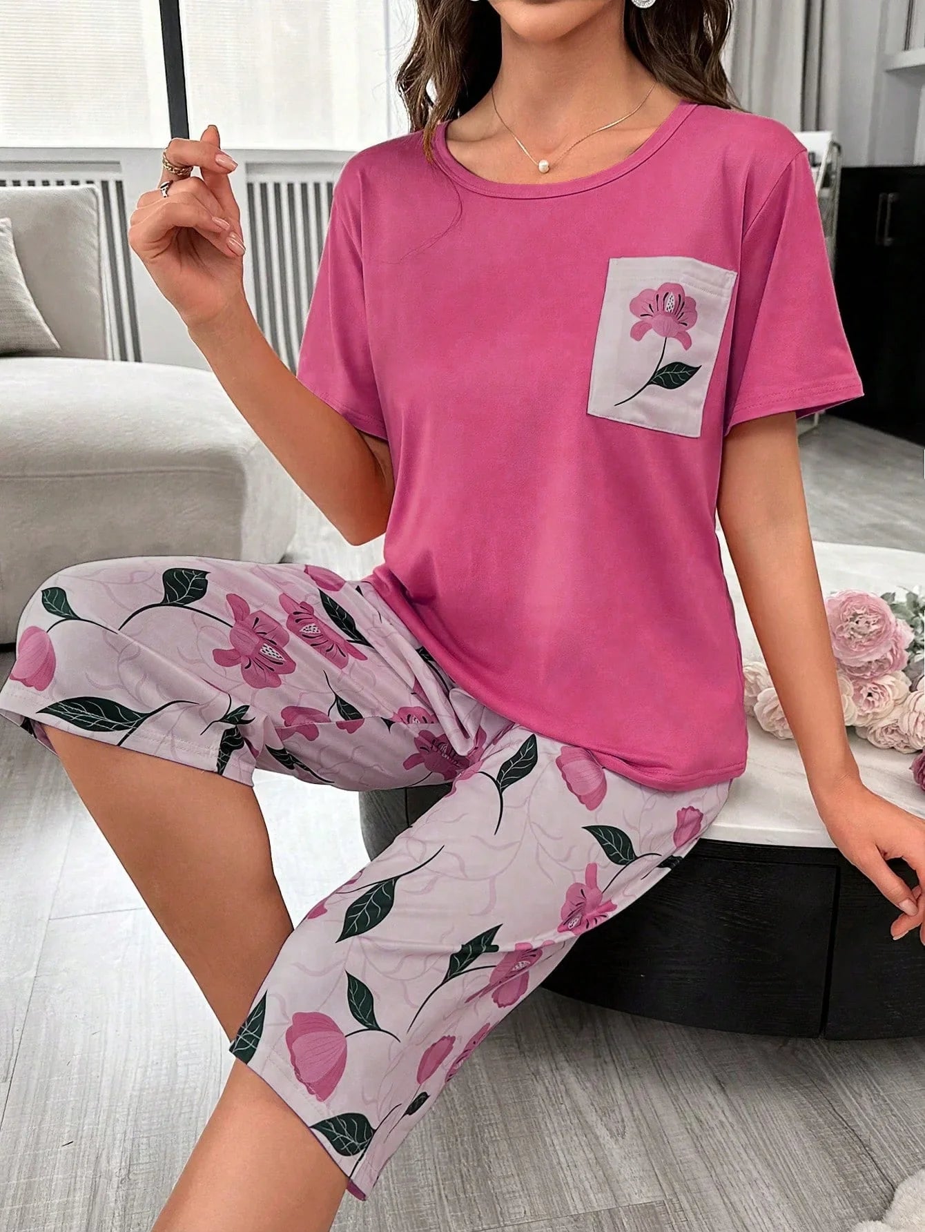 Pijama Feminino Capri e Blusa Floral
