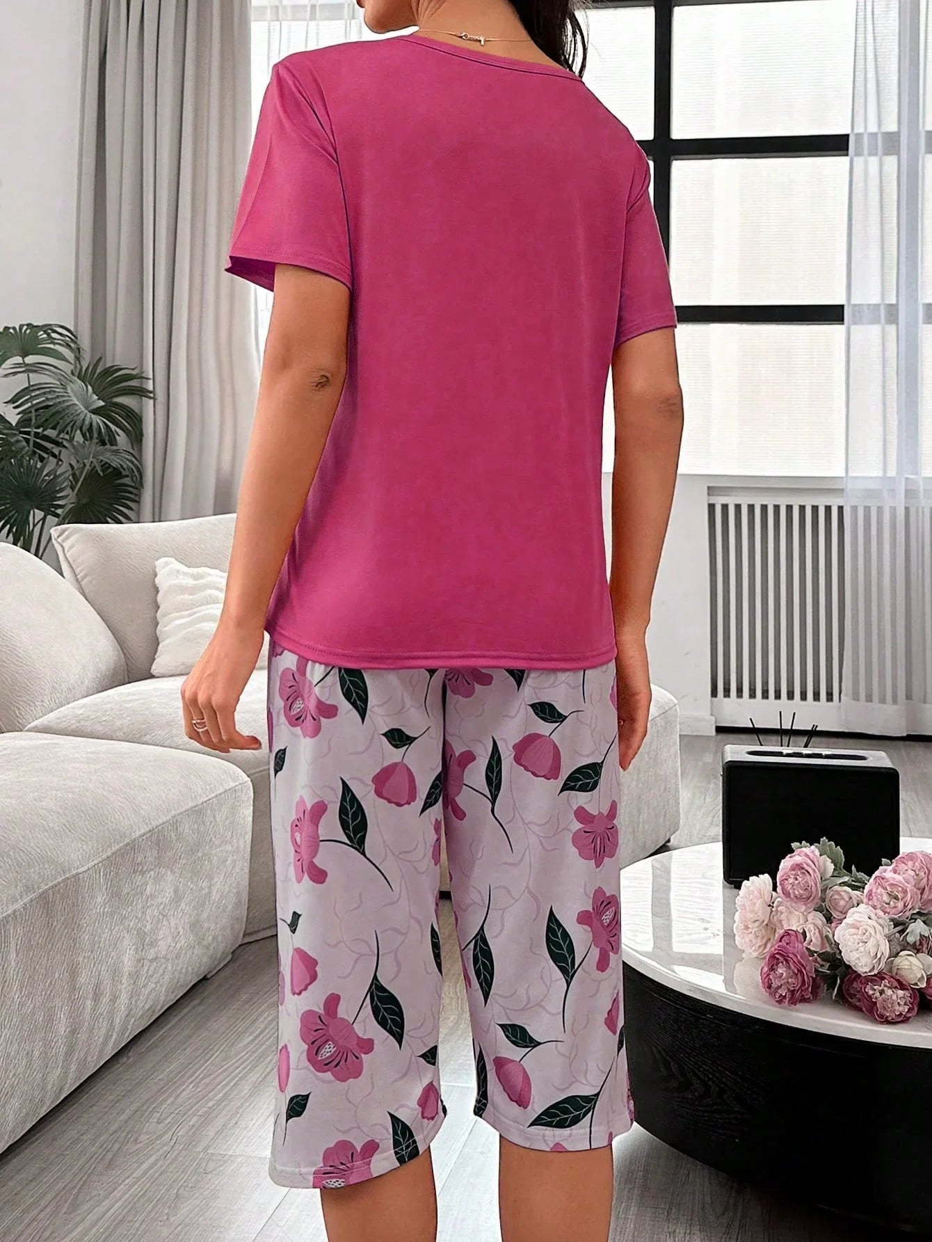 Pijama Feminino Capri e Blusa Floral