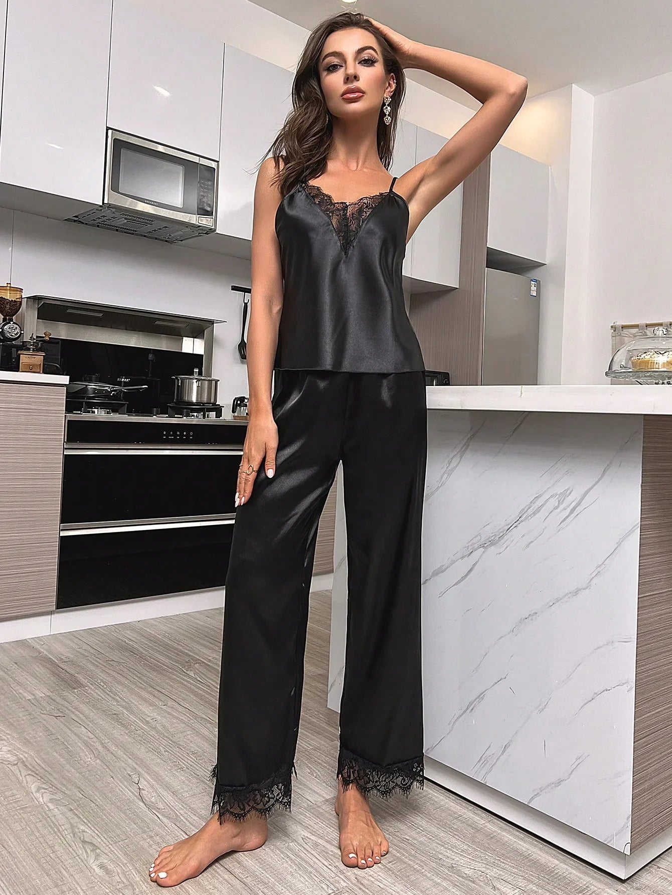 Pijama de Cetim Feminino Regata e Calça com Renda